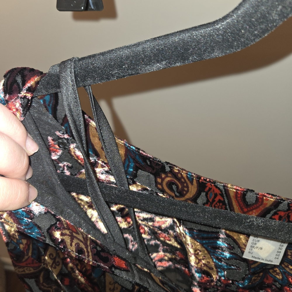 Elegant Paisley Velvet Midi Dress - Picture 4 of 7